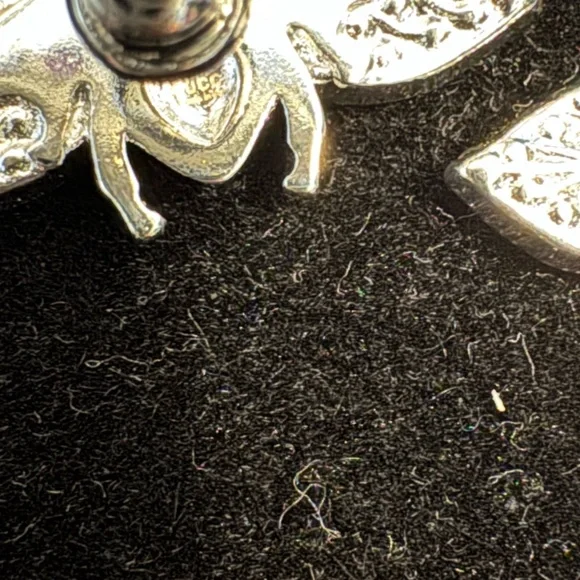 Gucci Silver Bee Earrings - Picture 5 of 5